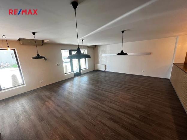 Prodej obchodního prostoru, Uherské Hradiště, Dlouhá, 75 m2