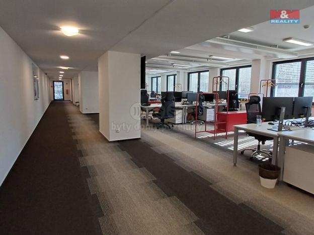 Pronájem kanceláře, Brno - Komárov, Svatopetrská, 486 m2