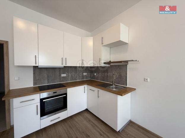 Pronájem bytu 1+kk, Třebechovice pod Orebem, Masarykovo náměstí, 41 m2