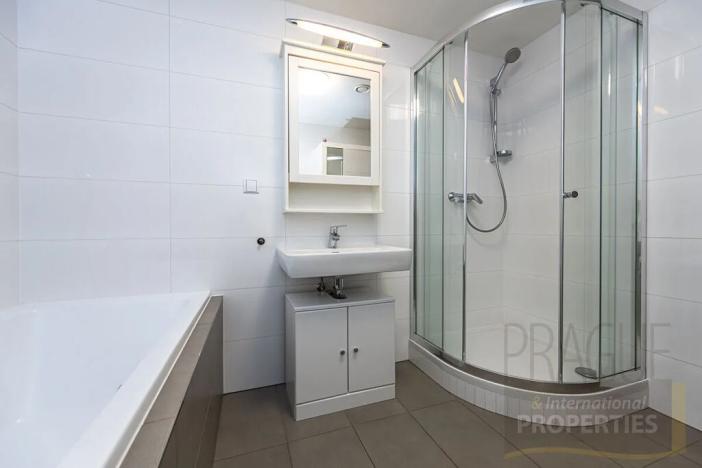 Prodej bytu 3+kk, Praha - Radlice, U Dívčích hradů, 89 m2