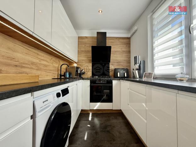 Prodej bytu 3+1, Karviná - Mizerov, tř. Těreškovové, 57 m2