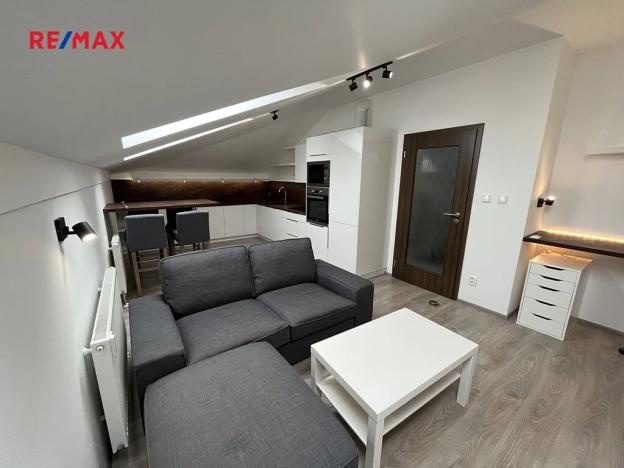 Pronájem bytu 2+kk, Kladno, Jaroslava Holečka, 38 m2