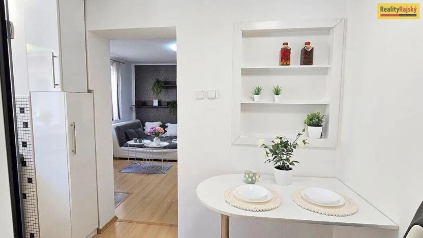 Prodej bytu 3+1, Dobříš, Mírové náměstí, 59 m2