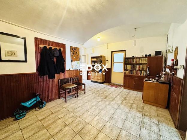 Prodej rodinného domu, Chrást, 280 m2