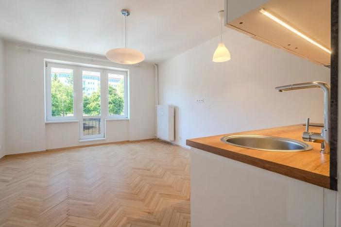 Prodej bytu 1+kk, Praha, Jeremenkova, 28 m2