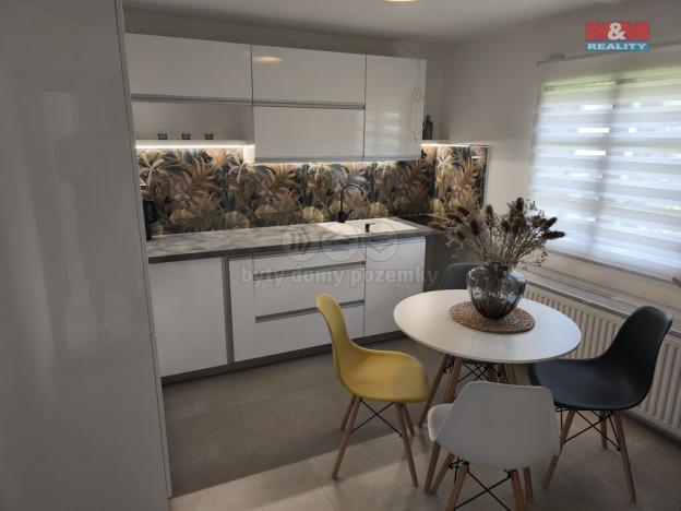 Prodej obchodního prostoru, Frýdlant nad Ostravicí - Frýdlant, Hlavní, 180 m2