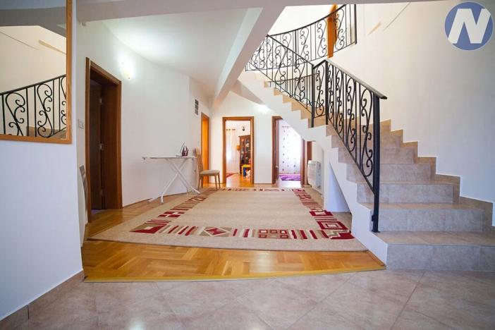 Prodej vily, Bar, Černá Hora, 250 m2