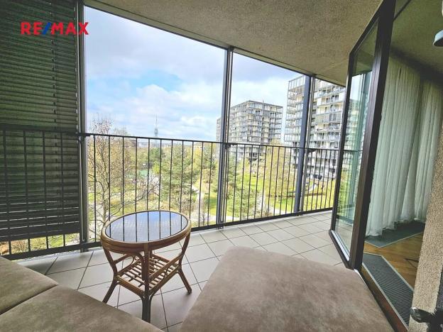 Pronájem bytu 1+kk, Praha - Žižkov, Ke kapslovně, 48 m2