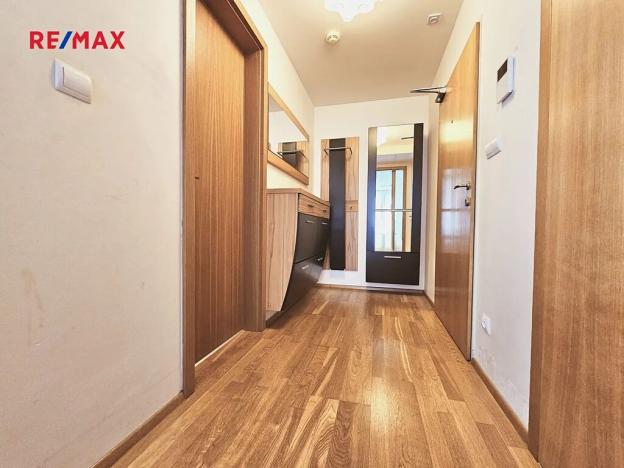 Pronájem bytu 1+kk, Praha - Žižkov, Ke kapslovně, 48 m2