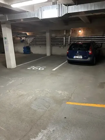 Pronájem garážového stání, Praha - Holešovice, Osadní, 11 m2