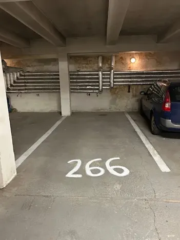 Pronájem garážového stání, Praha - Holešovice, Osadní, 11 m2