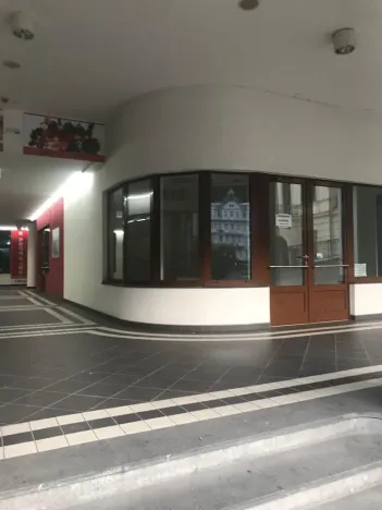 Prodej obchodního prostoru, Karlovy Vary, Divadelní náměstí, 27 m2