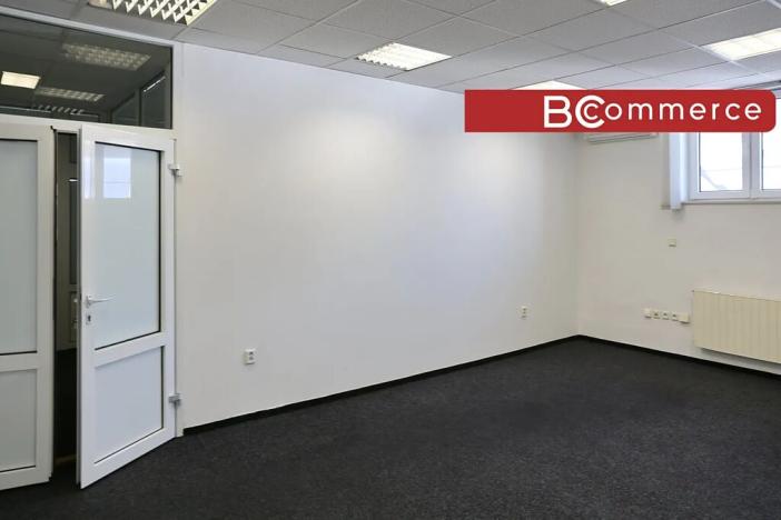 Pronájem kanceláře, Brno, Olomoucká, 221 m2