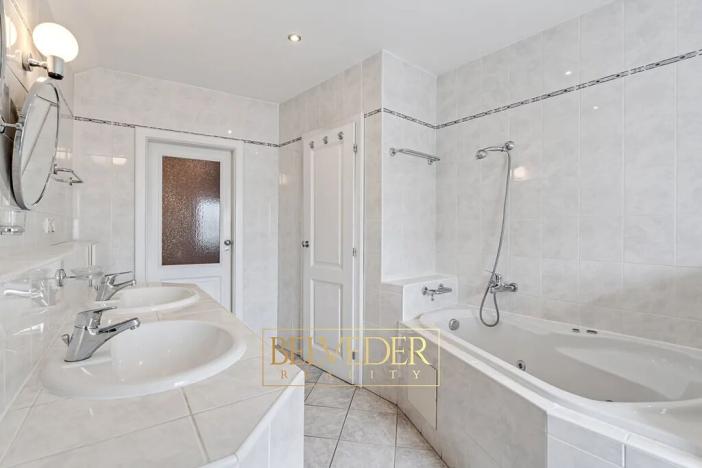 Prodej atypického bytu, Teplice, Krupská, 180 m2