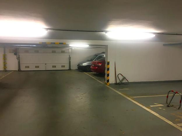 Pronájem garážového stání, Praha - Troja, K Haltýři, 12 m2