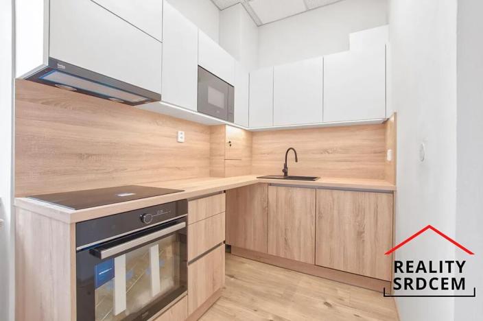 Pronájem bytu 2+kk, Ostrava, Pobialova, 63 m2