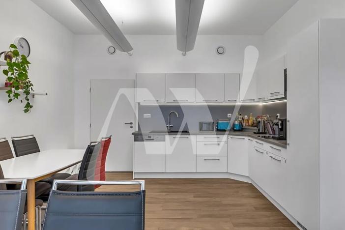 Pronájem kanceláře, Praha - Karlín, Křižíkova, 436 m2