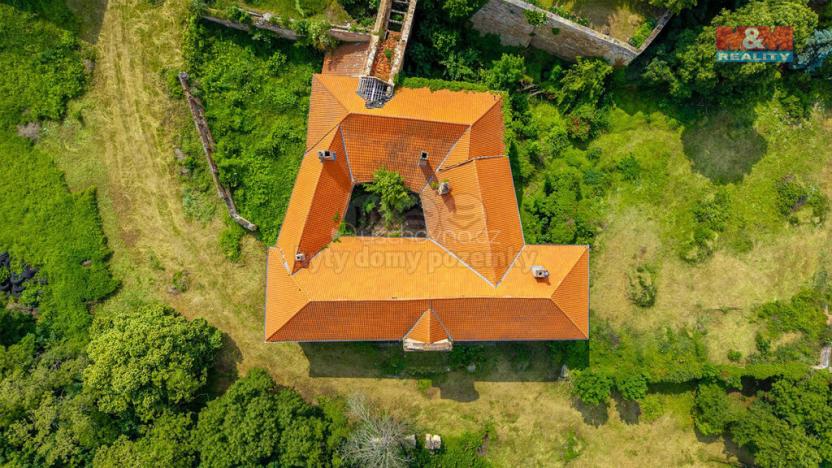 Prodej komerčního pozemku, Zvoleněves, 18484 m2