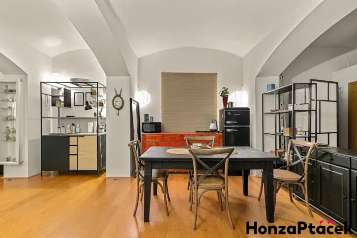 Prodej komerční nemovitosti, Praha - Nové Město, Dittrichova, 66 m2