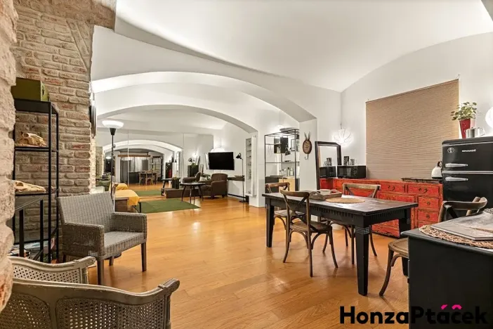 Prodej komerční nemovitosti, Praha - Nové Město, Dittrichova, 66 m2