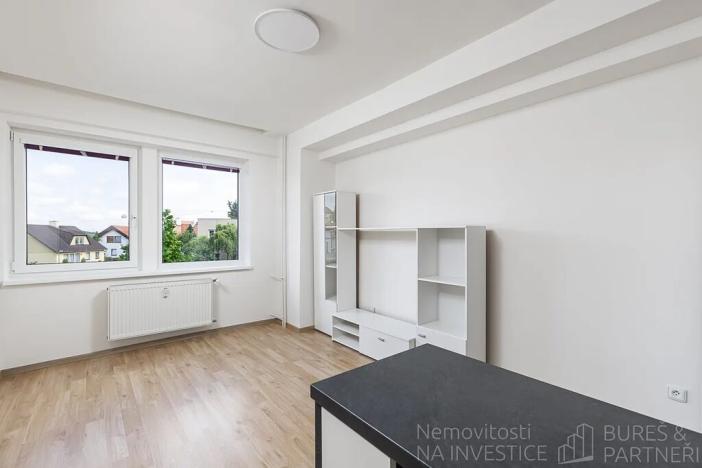 Pronájem bytu 1+kk, Praha - Jinonice, Peroutkova, 28 m2