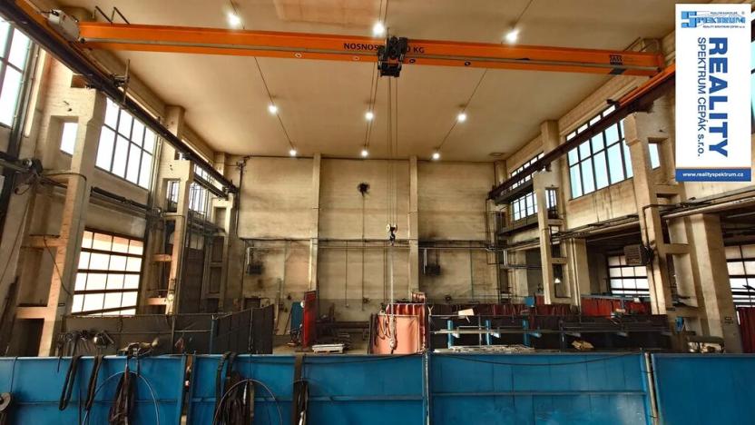 Pronájem výrobních prostor, Lišov, Hůrecká, 2357 m2