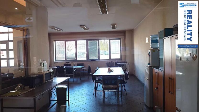 Pronájem výrobních prostor, Lišov, Hůrecká, 2357 m2