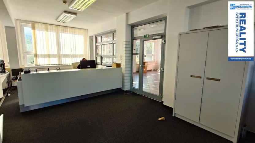 Pronájem kanceláře, Lišov, Hůrecká, 235 m2