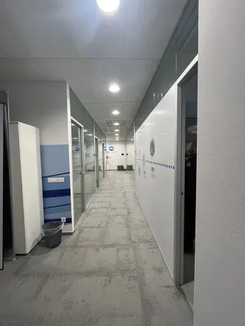 Pronájem kanceláře, Brno, Holandská, 872 m2