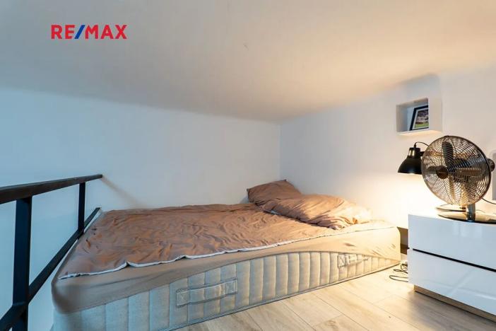 Prodej bytu 1+kk, Praha - Staré Město, Hradební, 42 m2