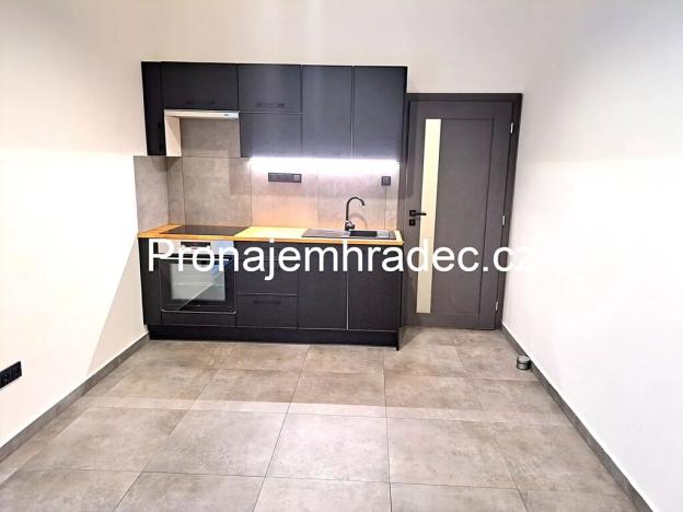 Pronájem bytu 1+kk, Hradec Králové, Všehrdova, 22 m2