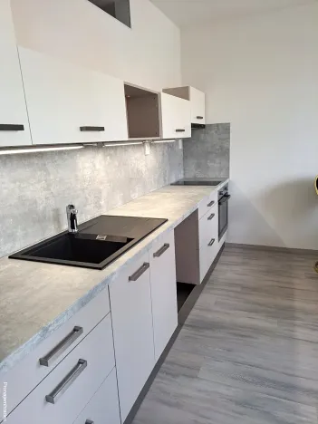 Pronájem bytu 2+1, Hradec Králové, třída Edvarda Beneše, 60 m2