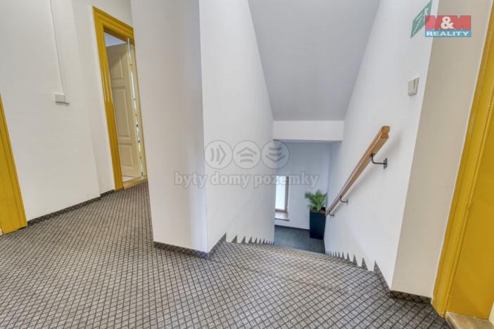 Pronájem obchodního prostoru, Kralovice, nám. Osvobození, 20 m2