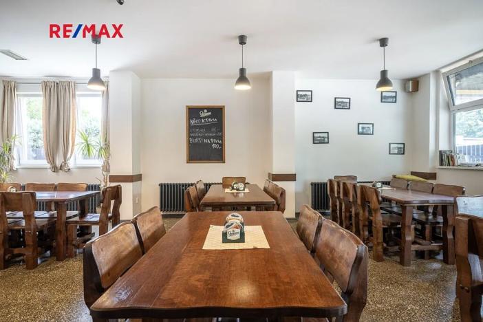 Prodej obchodního prostoru, Čelákovice, Rumunská, 794 m2