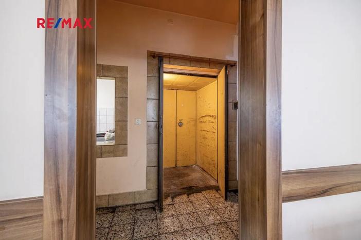 Prodej obchodního prostoru, Čelákovice, Rumunská, 794 m2