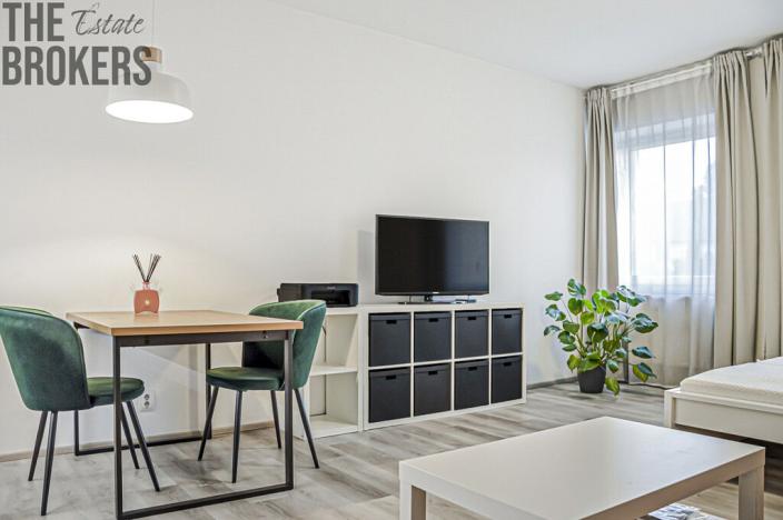 Pronájem bytu 1+kk, Chýnice, Karlštejnská, 38 m2