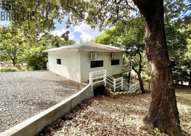 Prodej komerční, Coxen Hole, Roatán, Honduras, 304 m2