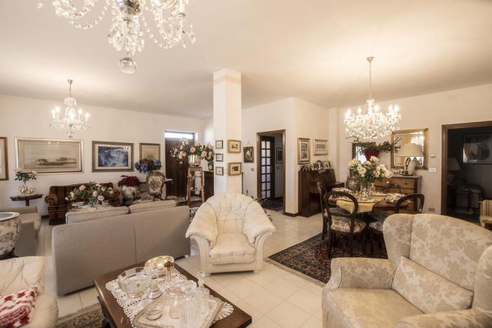 Prodej rodinného domu, Santa Maria Coghinas, Sardinie, Itálie, 450 m2