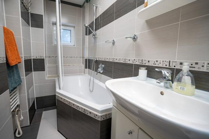 Prodej bytu 3+kk, Karlovy Vary, Kolmá, 71 m2