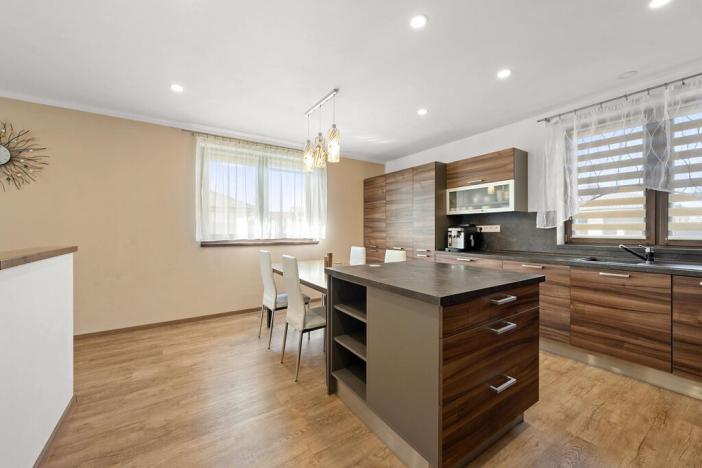 Prodej rodinného domu, Hrádek, 281 m2