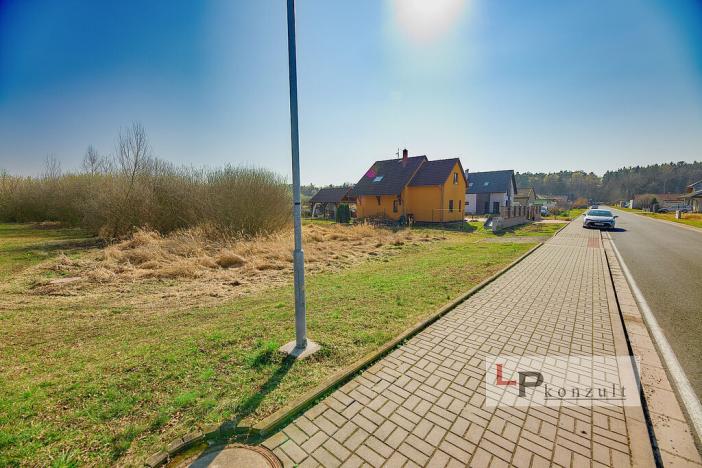 Prodej pozemku, Újezd u Sezemic, 875 m2