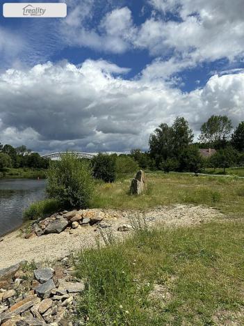 Prodej louky, Týn nad Vltavou, Hněvkovice na pravém břehu Vlt., 1648 m2
