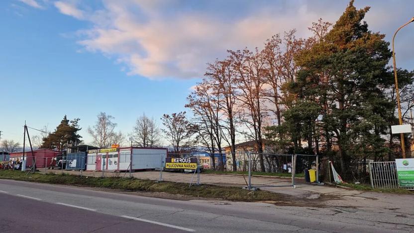 Pronájem obchodního prostoru, Znojmo, Dobšická, 500 m2