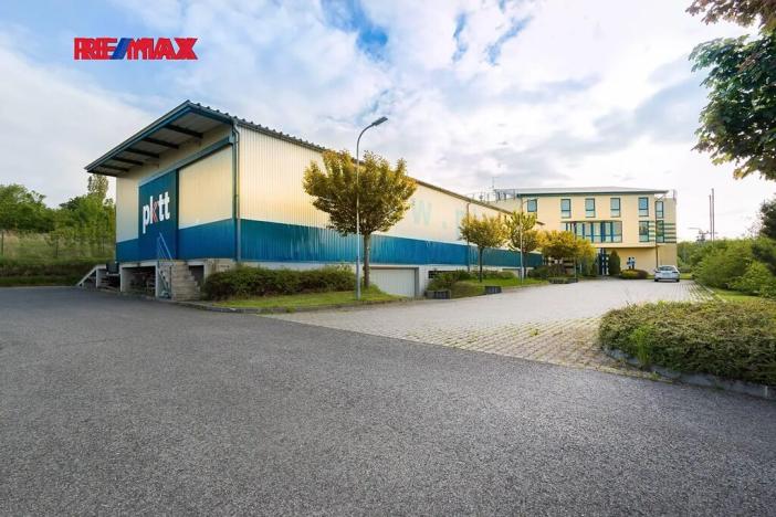 Prodej výrobních prostor, Strančice, 2325 m2