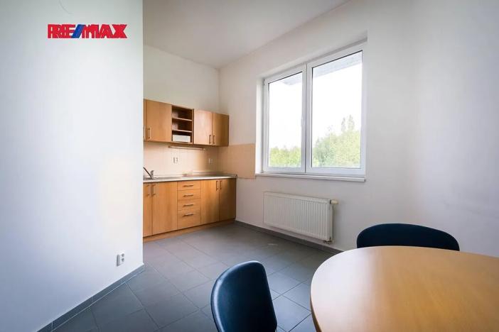 Prodej skladu, Strančice, 2325 m2