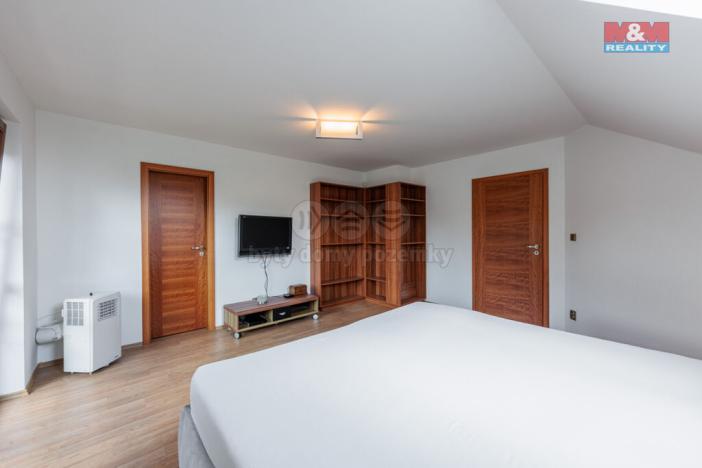 Prodej rodinného domu, Nová Role - Mezirolí, 221 m2