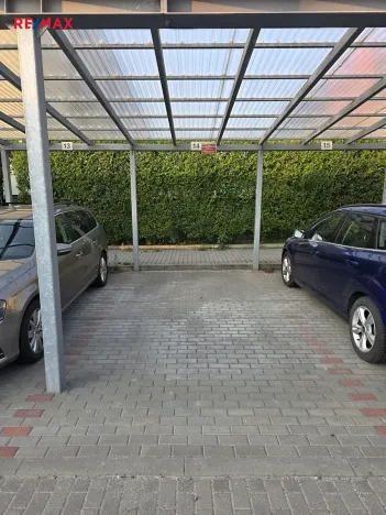 Pronájem garážového stání, Brno, Ponětovická, 12 m2