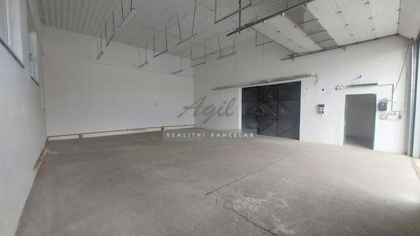 Pronájem skladu, Holubice, 320 m2
