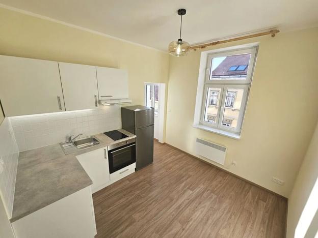 Pronájem bytu 2+kk, Praha - Žižkov, Rokycanova, 39 m2
