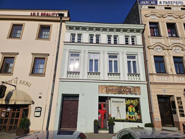 Pronájem kanceláře, Frýdek-Místek, Zámecké nám., 84 m2